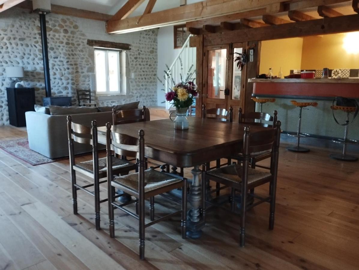 Retour Aux Sources Villa Saint-Lattier Exterior foto